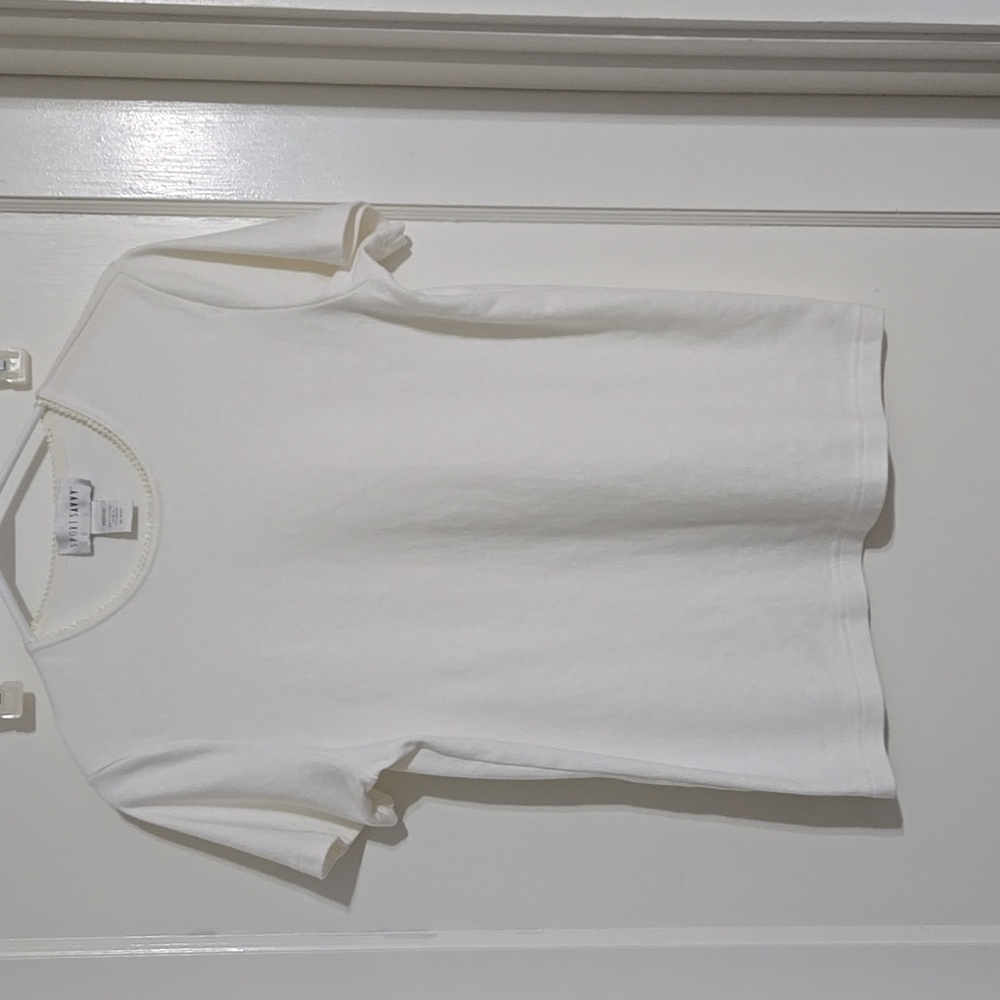 Sport Savvy White Ladies T Shirt, Medium
